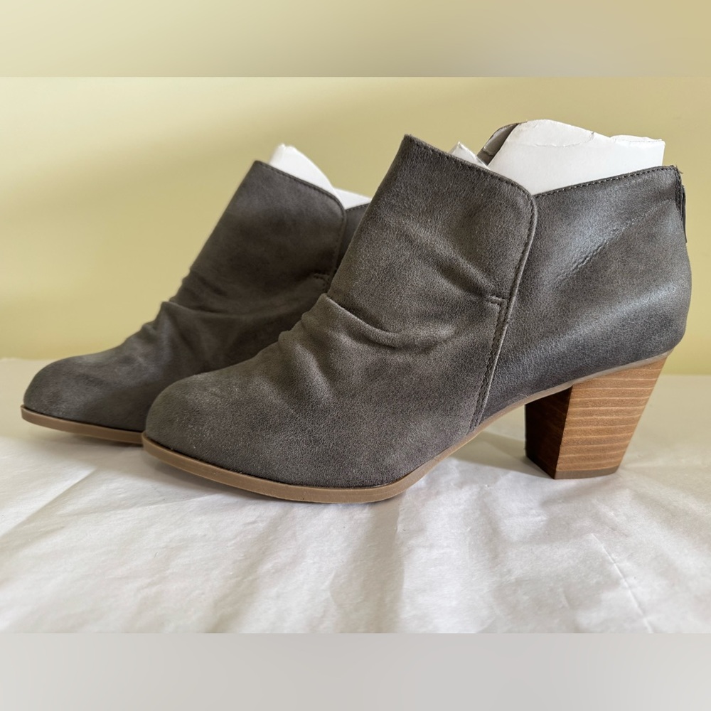 NEW Report Footwear Clarice Suede Ankle Boots Booties Size 9.5